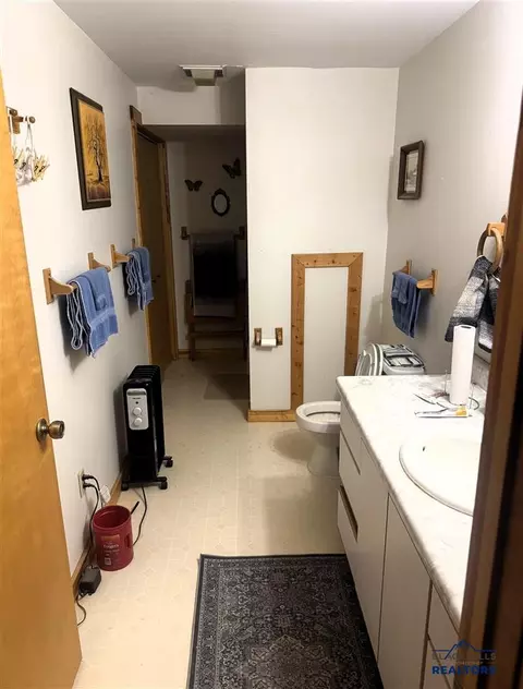 Bath - 604 Douglas Rd, Sundance, WY 82729 photo 1 of 2