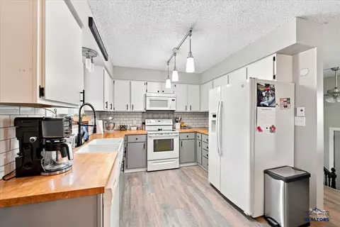 Kitchen - 2621 Moose Dr, Sturgis, SD 57785 photo 2 of 4