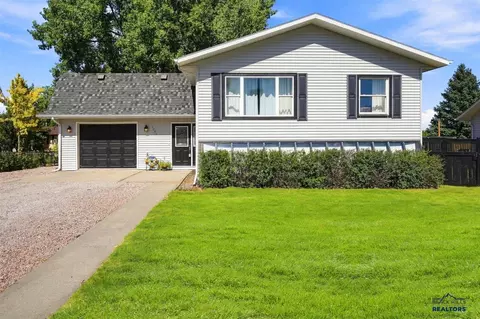 1205 Cedar Dr, Sturgis, SD 57785