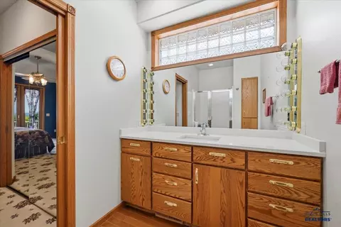 Bath - 124 Stone Gate Dr, Spearfish, SD 57783 photo 4 of 4