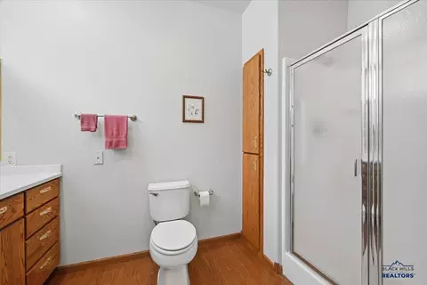 Bath - 124 Stone Gate Dr, Spearfish, SD 57783 photo 3 of 4