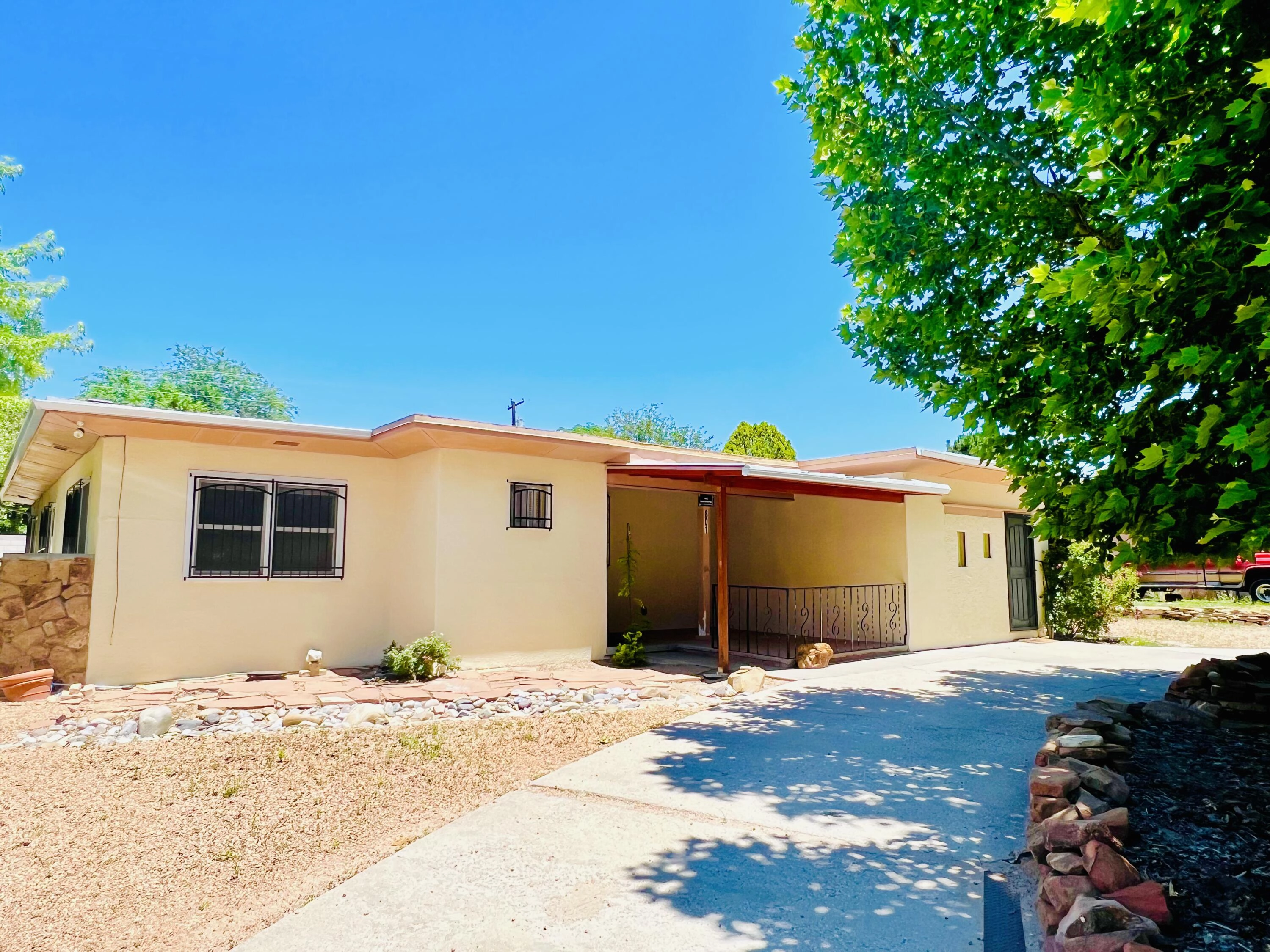 801 SUNSET DR  