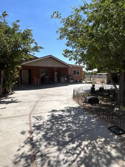 30 Winston Dr, Los Lunas, NM 87031