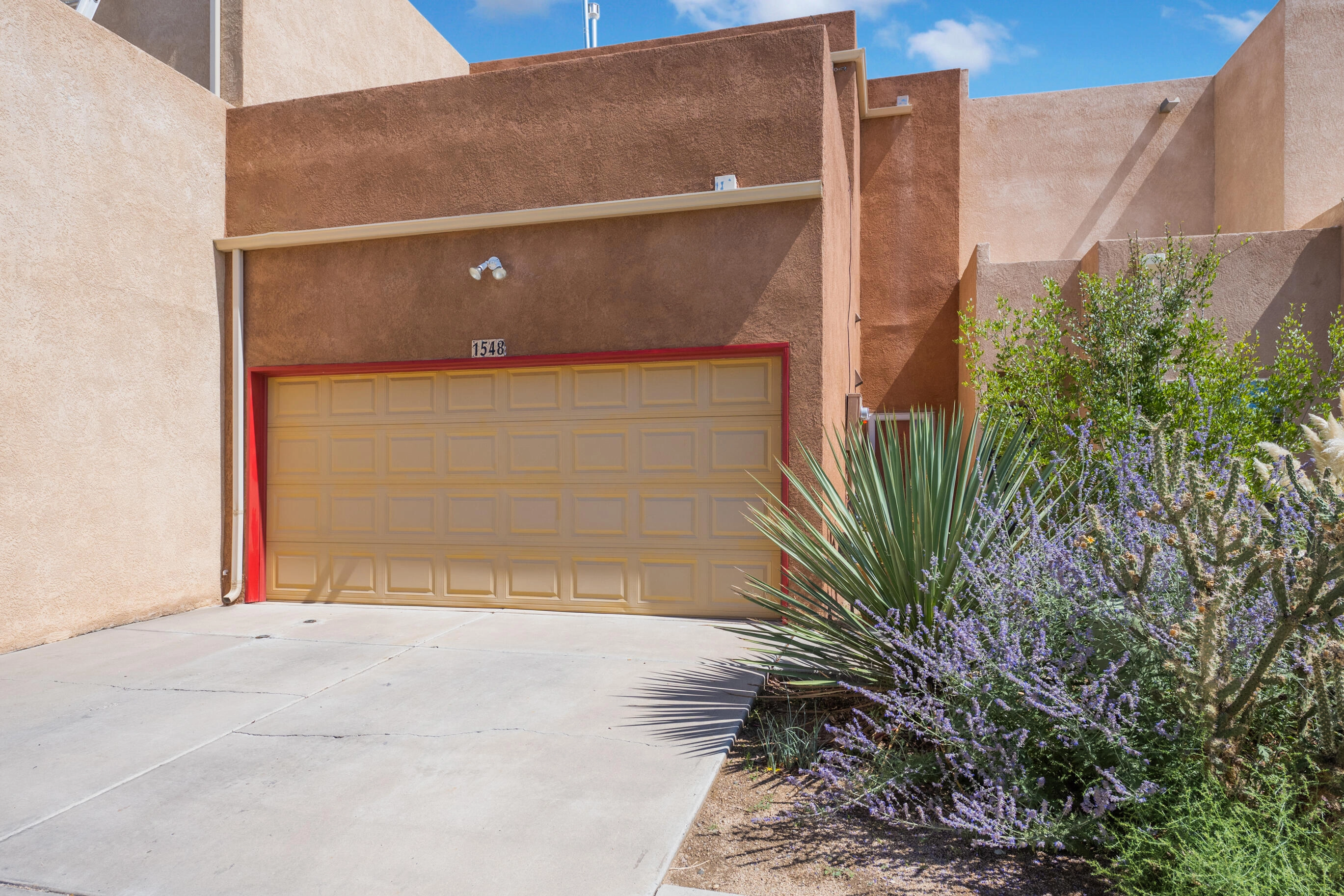 1548 OCEAN BREEZE DR NE  