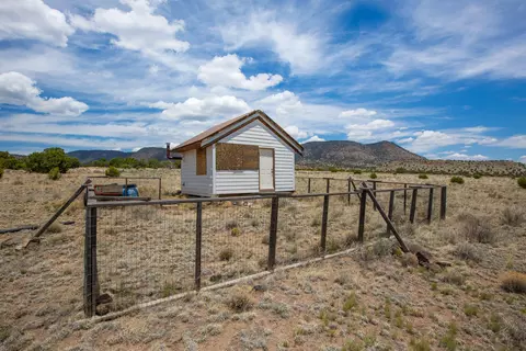 96 Sugarloaf Trl, Datil, NM 87821