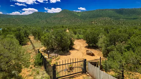90 Metzger Dr, San Jose, NM 87560