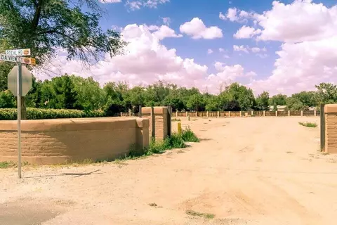 7200 Zia View Ct NW, Los Ranchos, NM 87107