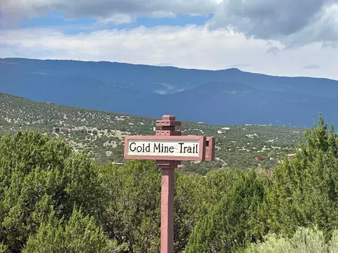 1 Gold Mine Trl, Sandia Park, NM 87047