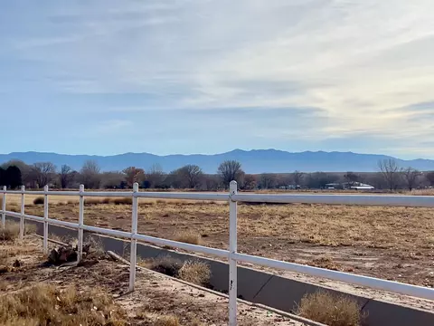Lucky Charm Court, Los Lunas, NM 87031