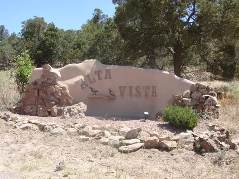 40 Alta Vista Rd, Tijeras, NM 87059