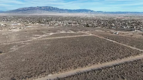 45 8th St NE, Rio Rancho, NM 87144