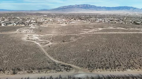 37 8th St NE, Rio Rancho, NM 87144