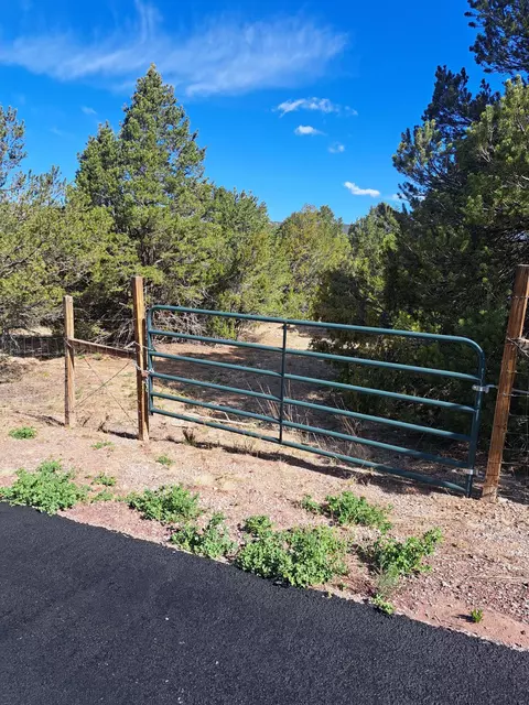 165 Juan Tomas Rd, Tijeras, NM 87059