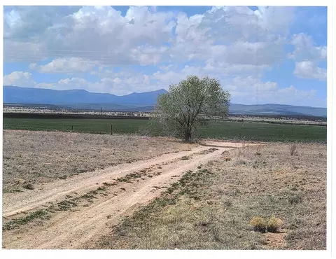 211 Sam Ford Dr, Mcintosh, NM 87032