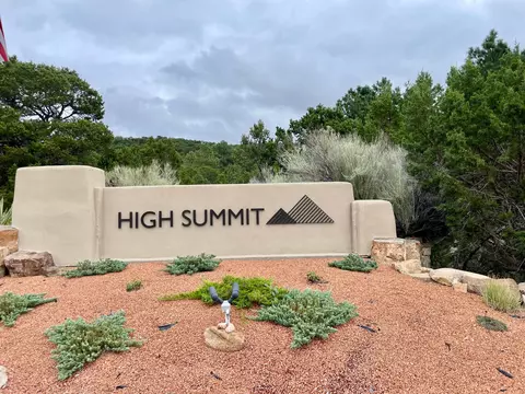 1208 S Summit Dr, Santa Fe, NM 87501