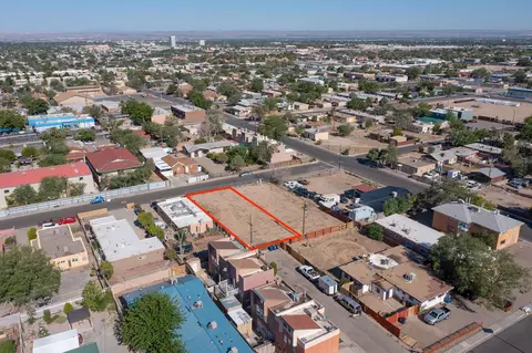 412 Rhode Island St SE, Albuquerque, NM 87108