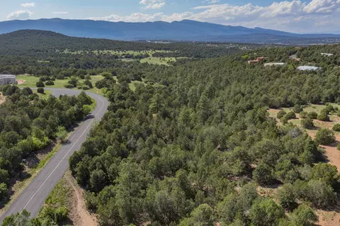 33 Los Pecos Lp, Tijeras, NM 87059