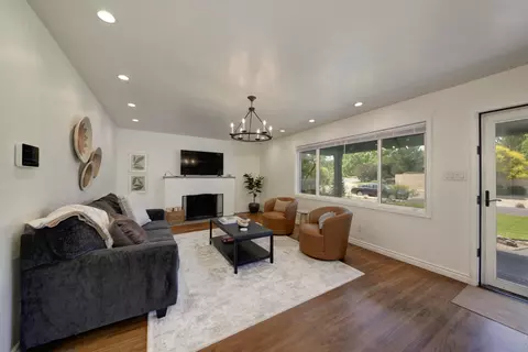 3615 La Hacienda Pl NE, Albuquerque, NM 87110