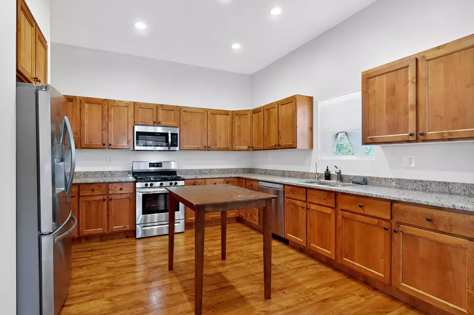 Kitchen - 721 Edith Blvd SE, Albuquerque, NM 87102 photo 1 of 2