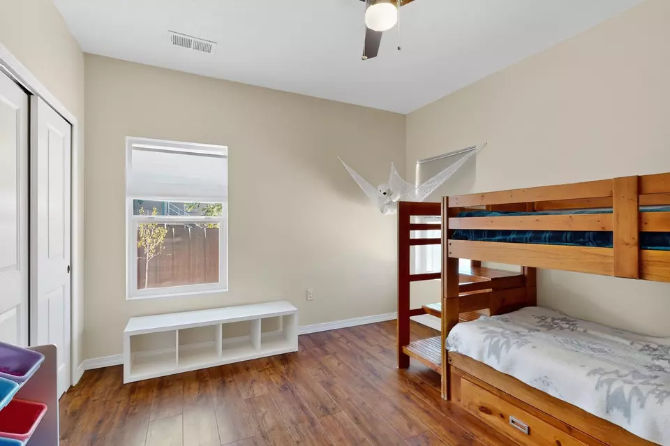 Bedroom - 721 Edith Blvd SE, Albuquerque, NM 87102 photo 5 of 6