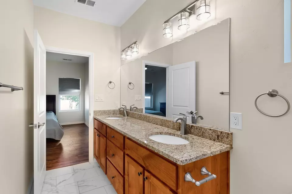 Bath - 721 Edith Blvd SE, Albuquerque, NM 87102 photo 2 of 4
