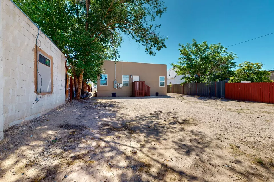 Exterior - 721 Edith Blvd SE, Albuquerque, NM 87102 photo 6 of 6