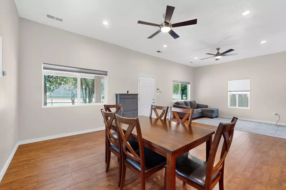 Dining - 721 Edith Blvd SE, Albuquerque, NM 87102 photo 1 of 1