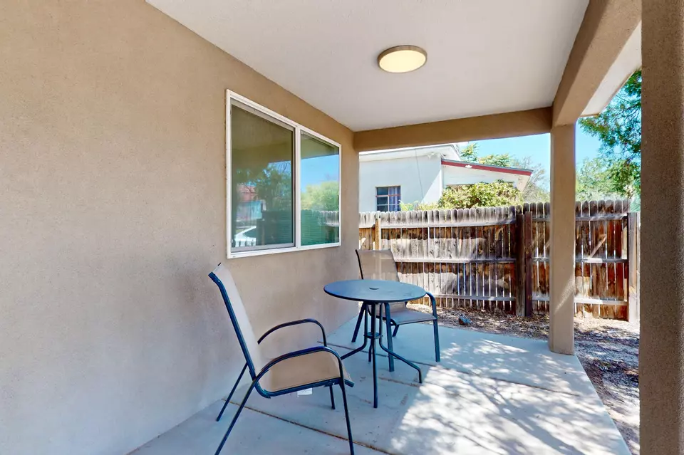 Exterior - 721 Edith Blvd SE, Albuquerque, NM 87102 photo 2 of 6