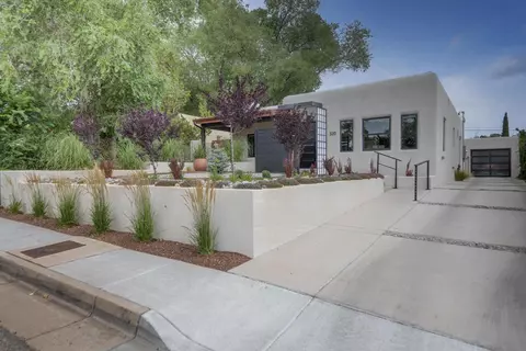 320 Wellesley Pl NE, Albuquerque, NM 87106