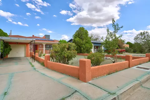 816 Palomas Dr SE, Albuquerque, NM 87108