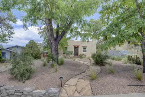 218 Amherst Dr SE, Albuquerque, NM 87106