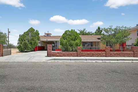 302 Crestview Dr SW, Albuquerque, NM 87105