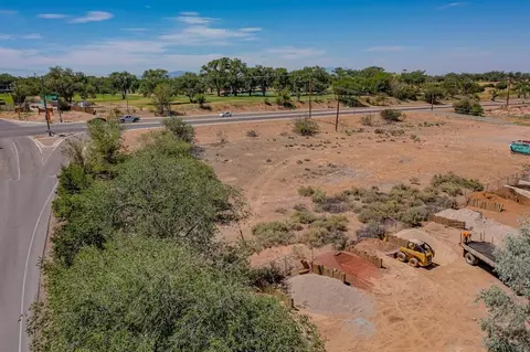 3984 San Felipe Rd, Santa Fe, NM 87507