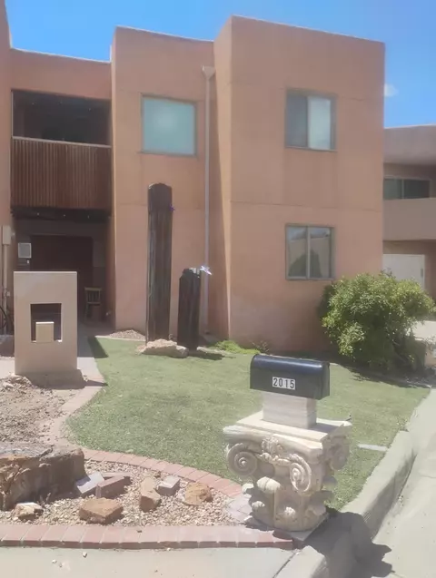 2015 Dartmouth Dr NE, Albuquerque, NM 87106