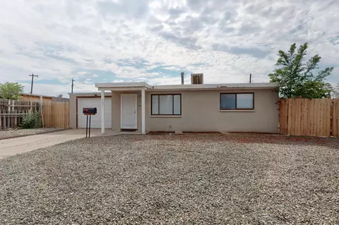 407 Dallas St NE, Albuquerque, NM 87108