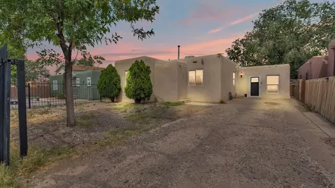 536 Mesilla St SE, Albuquerque, NM 87108