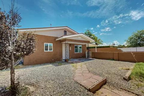 312 61st St NW, Albuquerque, NM 87105