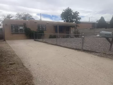 409 Merlida St SW, Albuquerque, NM 87121
