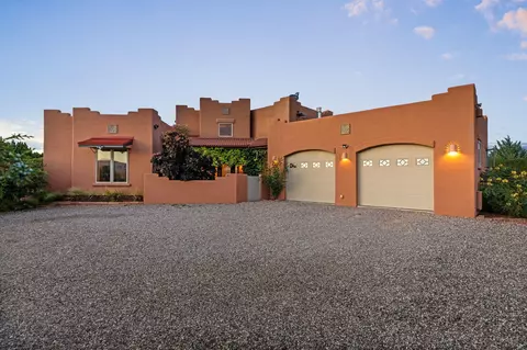 53 Private Drive 1613b, Medanales, NM 87548