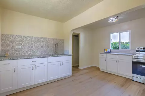 822 Lewis Ave SW, Albuquerque, NM 87102