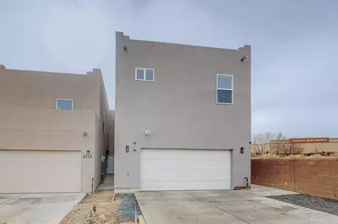 5714 Pinnacle Peak Ct NW, Albuquerque, NM 87114