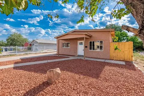 424 Tennessee St SE, Albuquerque, NM 87108