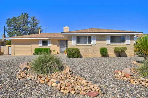 6904 Edwina Ave NE, Albuquerque, NM 87110