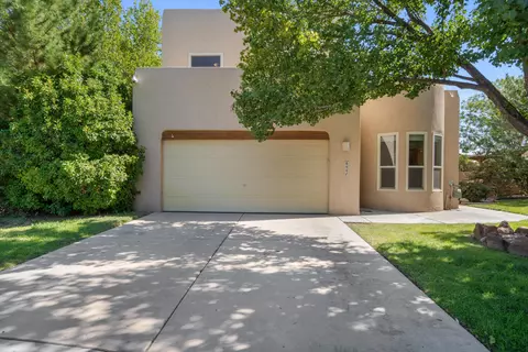 600 Flint Ridge Trl SE, Albuquerque, NM 87123