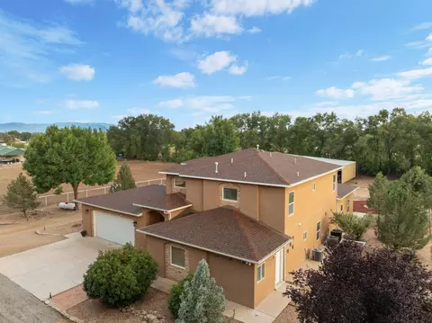 103 Chantelly Ln, Los Lunas, NM 87031