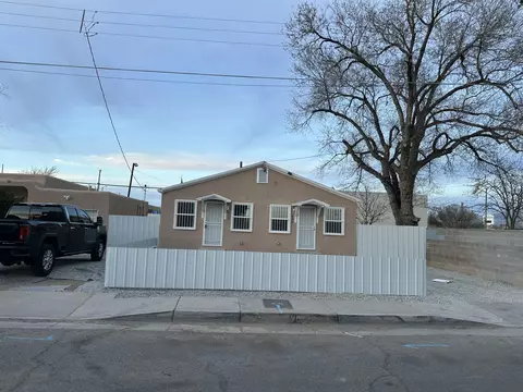 425 Fitzgerald Rd NW, Albuquerque, NM 87107