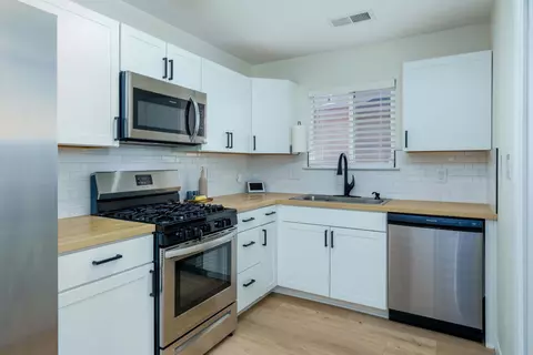8009 Vista Estrella Ln SW, Albuquerque, NM 87121