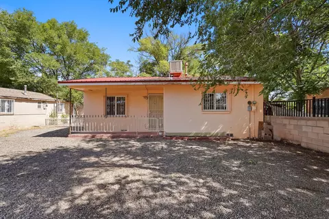1347 Young Ave SW, Albuquerque, NM 87105