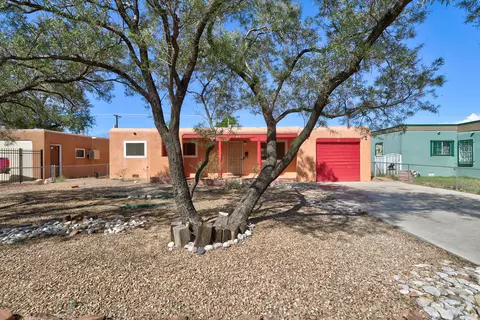 617 California St SE, Albuquerque, NM 87108