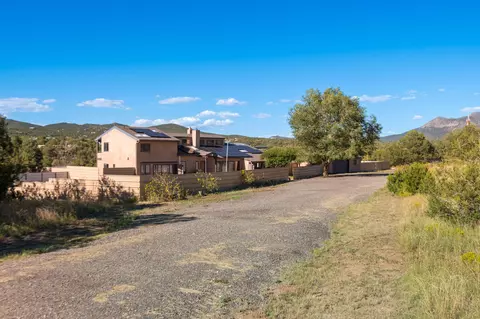 16 Rael Cutoff Rd, Sandia Park, NM 87047